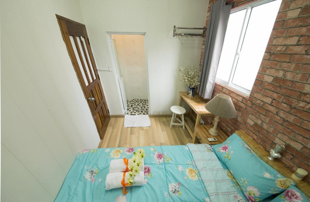 Wanderlust Saigon Hostel & Rooftop Bar Ho Chi Minh-staden Exteriör bild