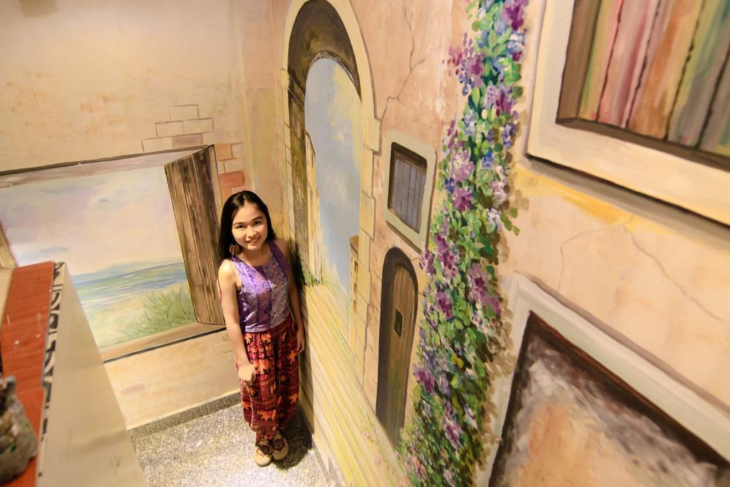 Wanderlust Saigon Hostel & Rooftop Bar Ho Chi Minh-staden Exteriör bild