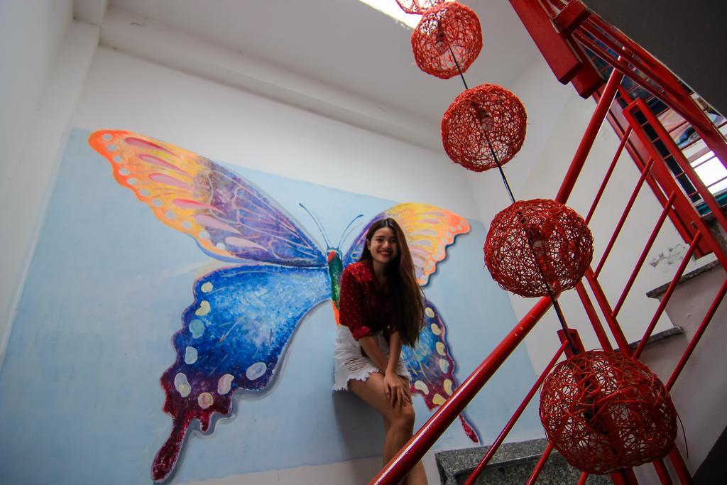 Wanderlust Saigon Hostel & Rooftop Bar Ho Chi Minh-staden Exteriör bild