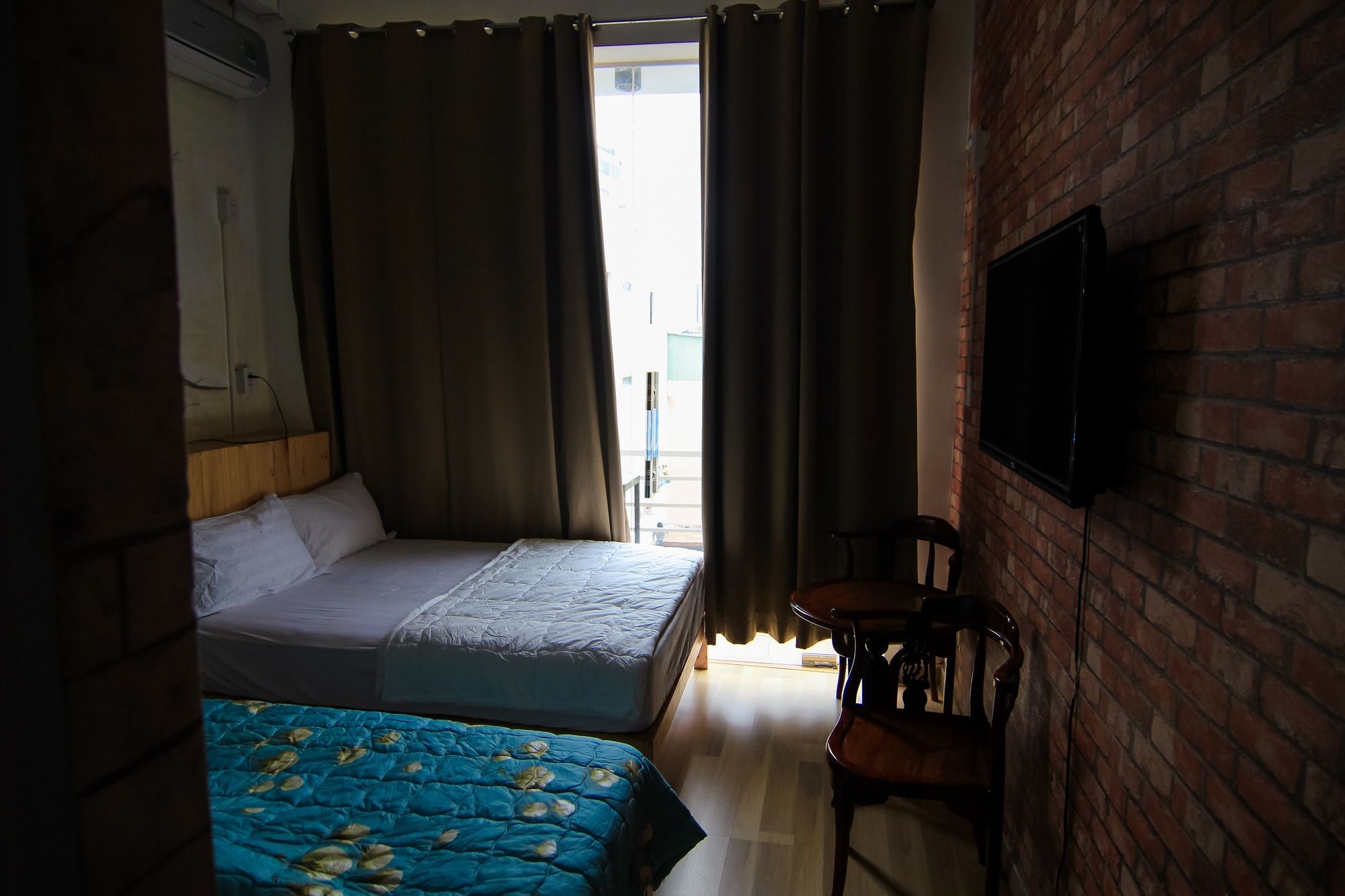 Wanderlust Saigon Hostel & Rooftop Bar Ho Chi Minh-staden Exteriör bild