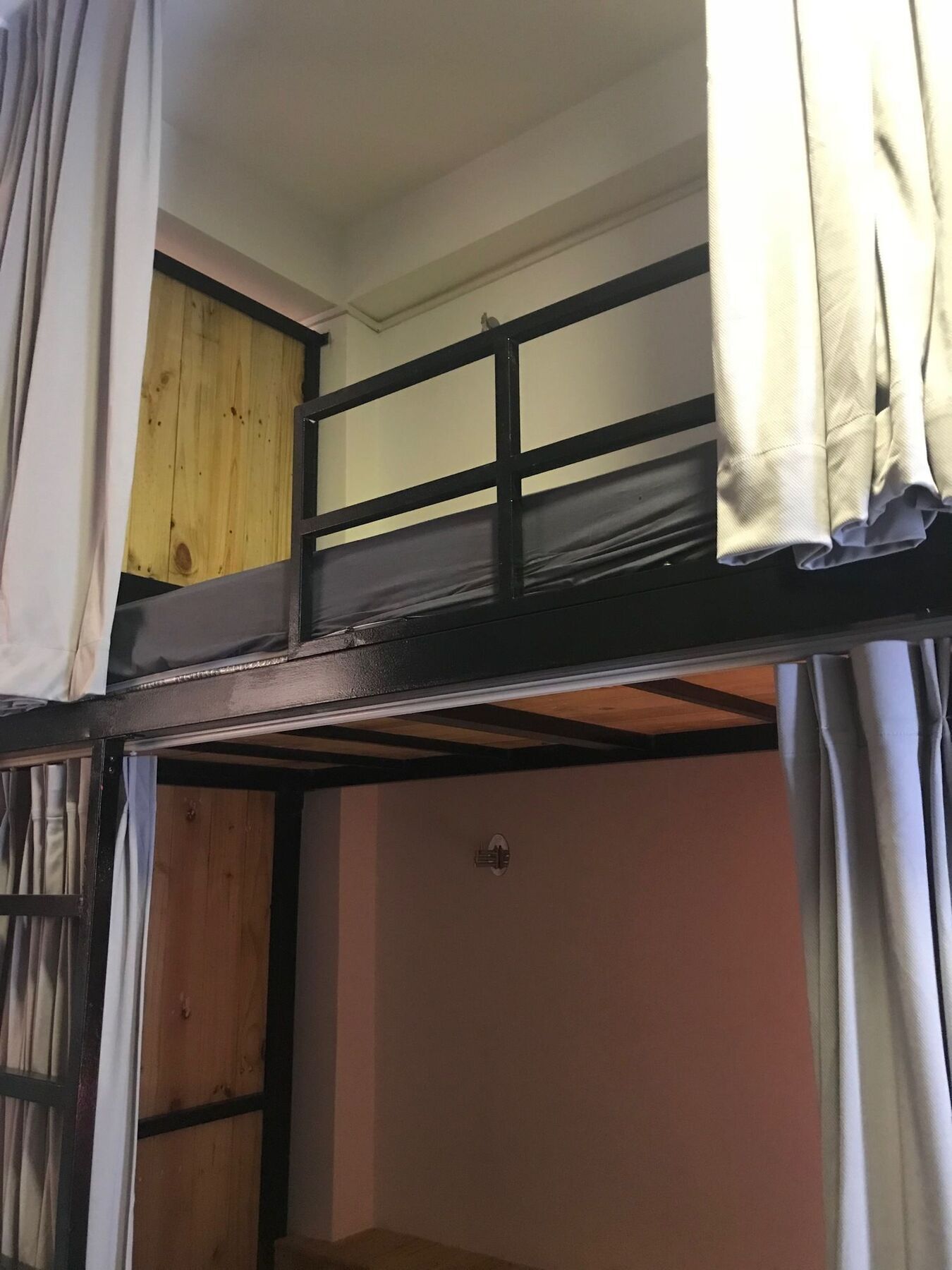 Wanderlust Saigon Hostel & Rooftop Bar Ho Chi Minh-staden Exteriör bild